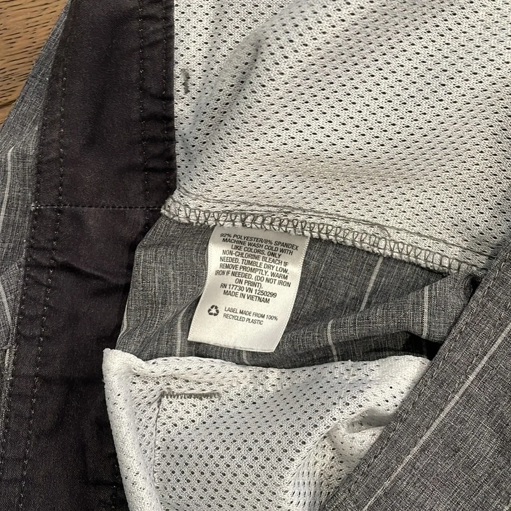 Men’s Gray Pinstriped Shorts Swim Trunks Flat Front Goodfellow Size 26